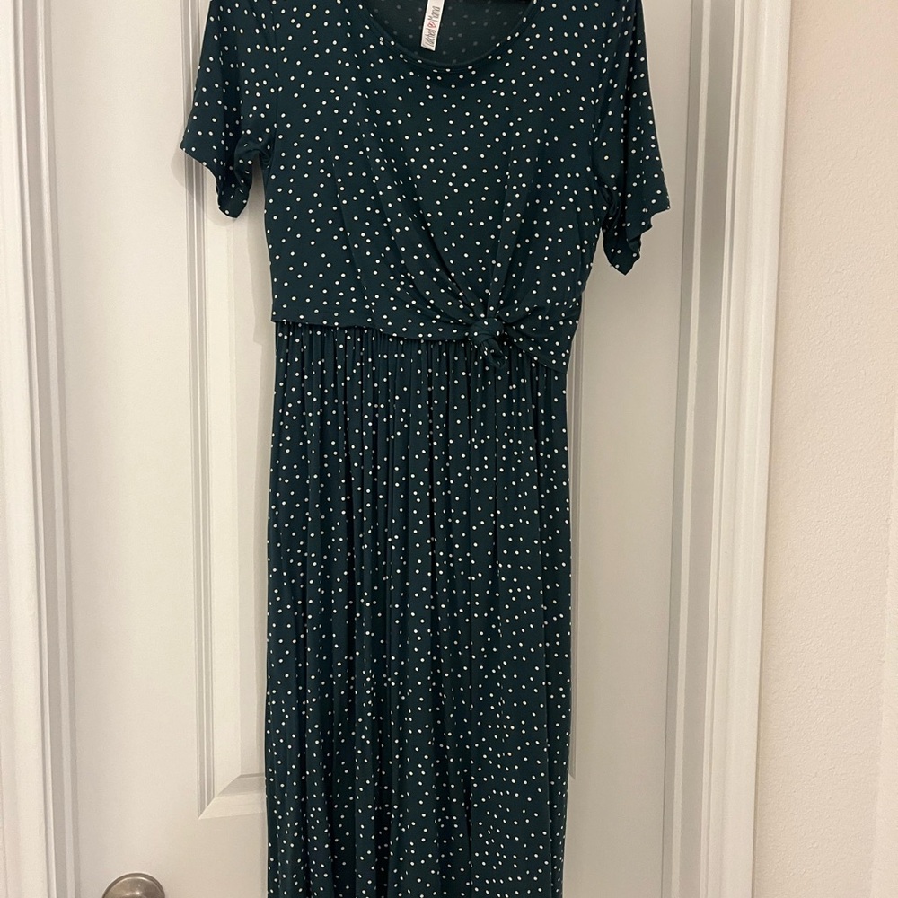 Latched Mama Essential Boardwalk Midi Nursing Dres with and Short Sleeves
